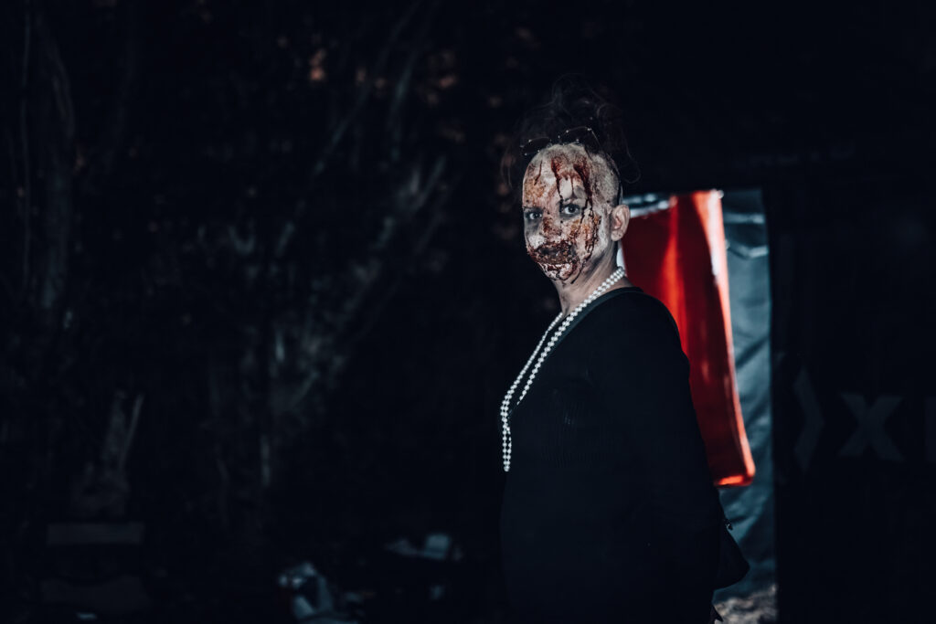 Serveuse zombie